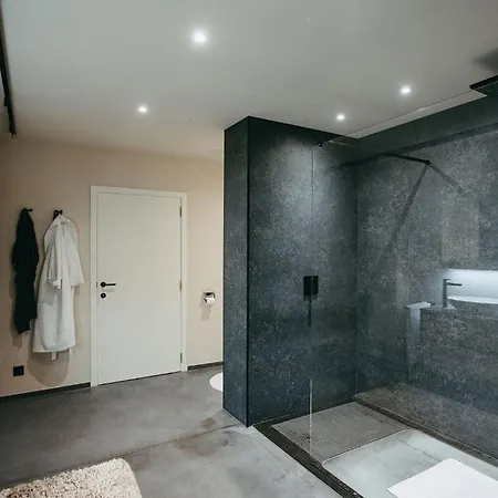 Apparemment Neuf - 150m Du Circuit De Apartment